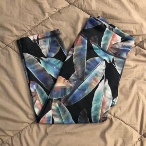 AEROPOSTALE CAPRI LEAF PRINT LEGGINGS
